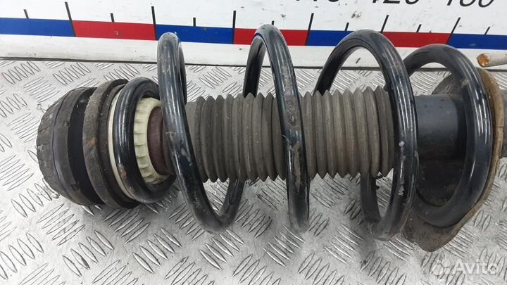 Стойка амортизатора переднего правого Mercedes-Ben