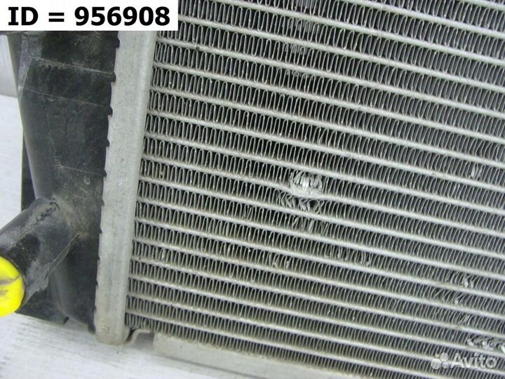 Радиатор охлаждения двигателя Toyota RAV4