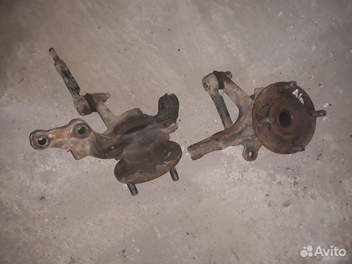 Поворотный кулак со ступицей Nissan Almera 2005г