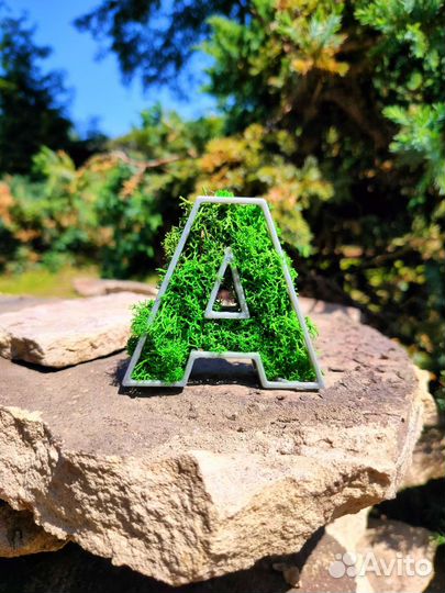 Декоративное украшение в виде букв