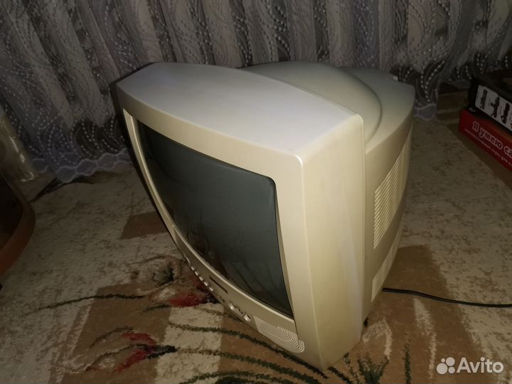 Телевизор Daewoo (маленький)