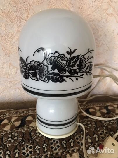 Настольная лампа