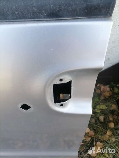 Дверь передняя левая Nissan Serena C23