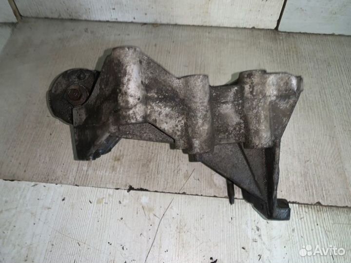 Кронштейн генератора Ford Focus 1 LX 2.0 split