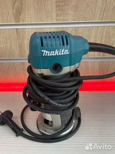 Фрезер Makita RT0700C