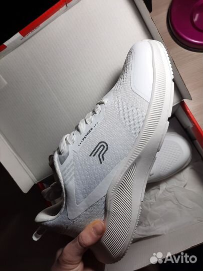 Кроссовки женские 38 размер новые