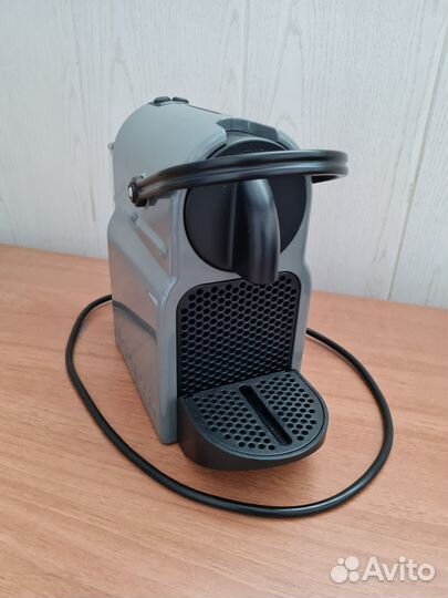 Капсульная кофемашина delonghi