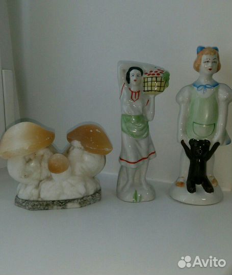 Фарфоровые статуэтки и шкатулка из камня (СССР)