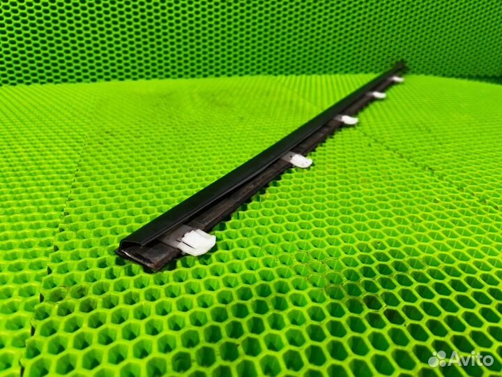 Молдинг стекла двери задний правый Acura Rdx TB1