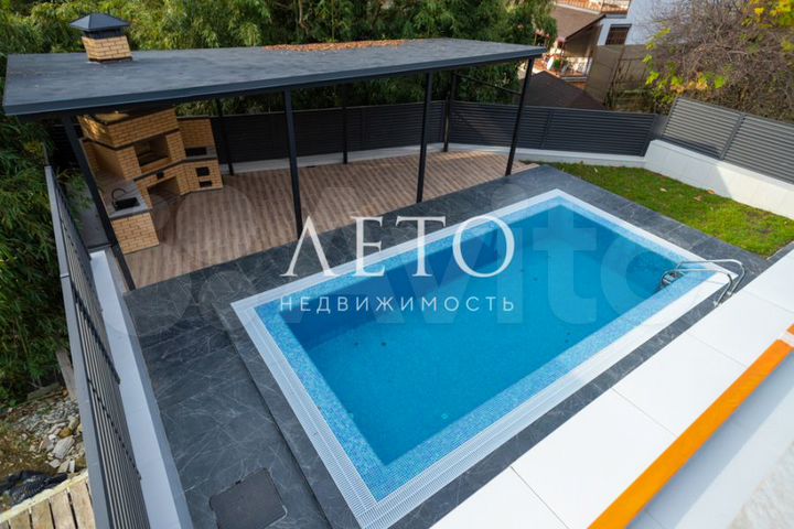 Коттедж 350 м² на участке 7 сот.