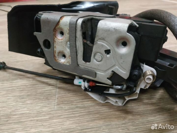 Замок двери задней левой Ford Focus 3 (2011-2019)