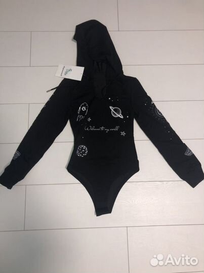 Боди с капюшоном