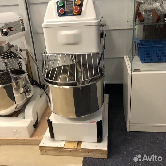 Тестомесильная машина