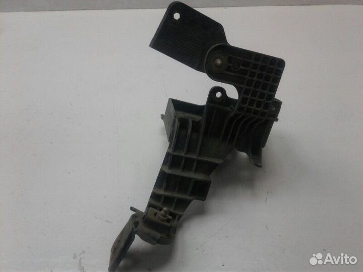 Кронштейн Opel Astra H Z16XER 2007