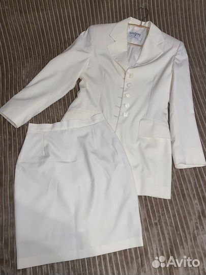 Костюм двойка с юбкой и пиджаком