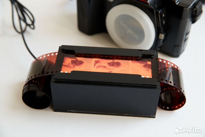 Устройство для оцифровки узкой пленки (135)