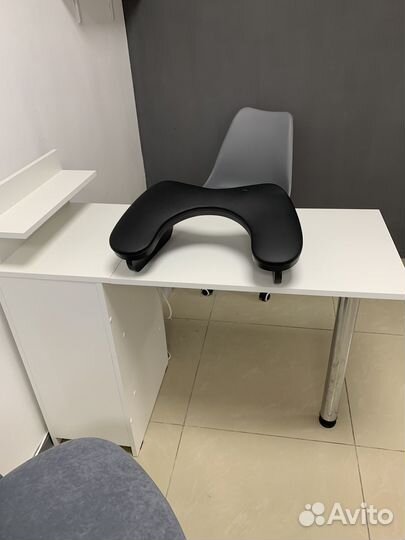 Маникюрный стол