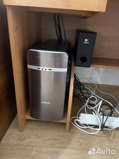 Компьютерный стол