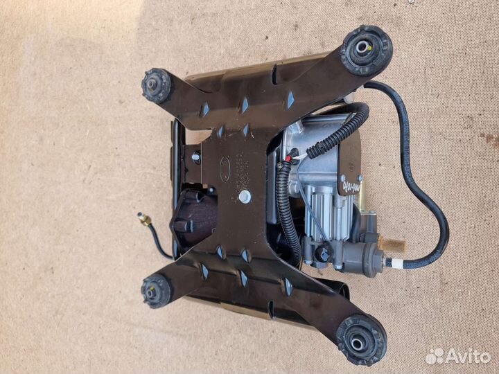 Компрессор пневмоподвески Range Rover L322