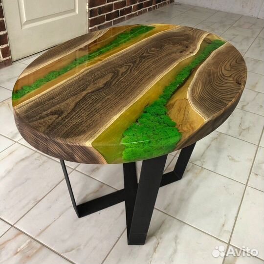 Журнальный стол из массива дерева