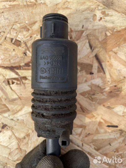 Насос омывателя лобового стекла audi 100c4