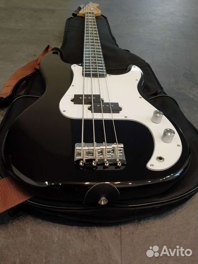 Бас гитара rockdale precision bass