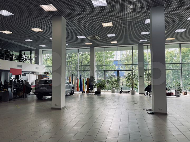 Здание дилерского автокомплекса, 14722 м²