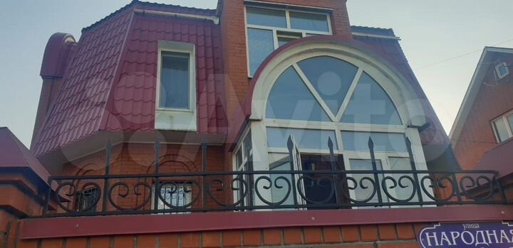 Дом 292 м² на участке 7,5 сот.