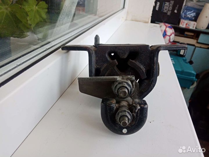 Подушка двигателя Nissan almera n16