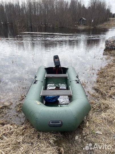 Надувная лодка с мотором