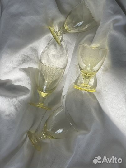 Желтые бокалы