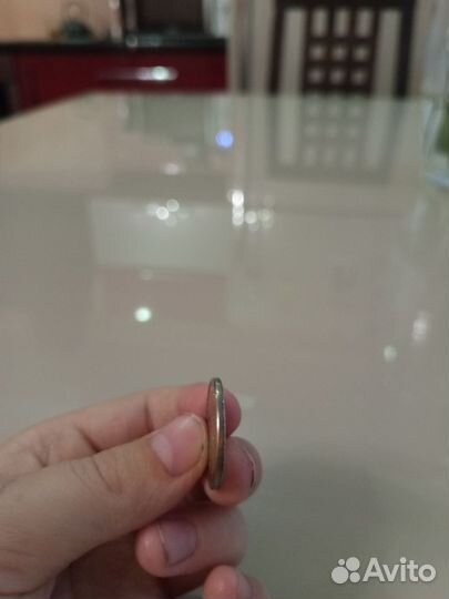 Десятирублёвая монета 1993 года с гладким ребром