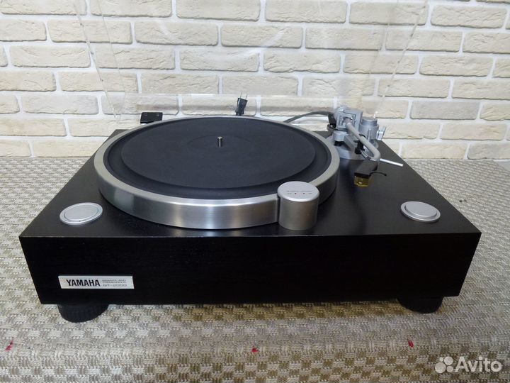Yamaha GT-2000 проигрыватель