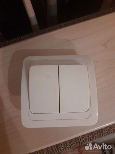Выключатель с 2 клавишами