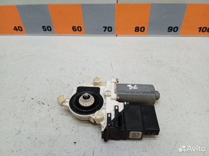 Моторчик стеклоподъемника задний левый Volkswagen