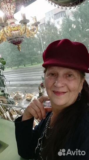 Оператор на телефоне дома