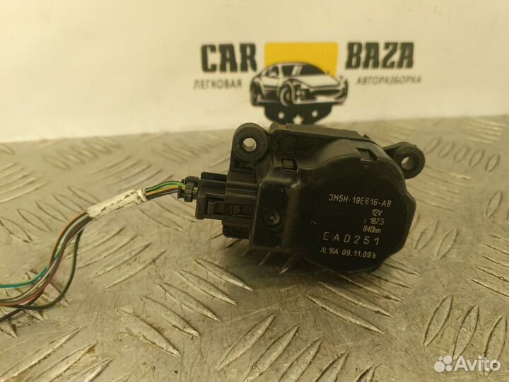 Моторчик привода заслонок отопителя Ford Kuga