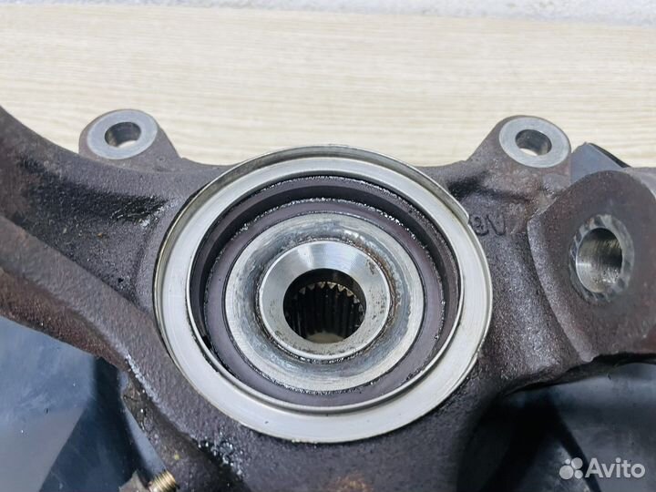 Кулак передний левый Honda Jazz / Fit GD 1.3