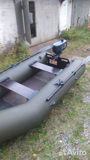 Надувная лодка с мотором