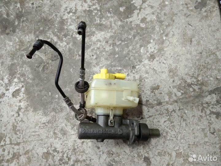 Главный тормозной цилиндр Фольксваген Джетта 4