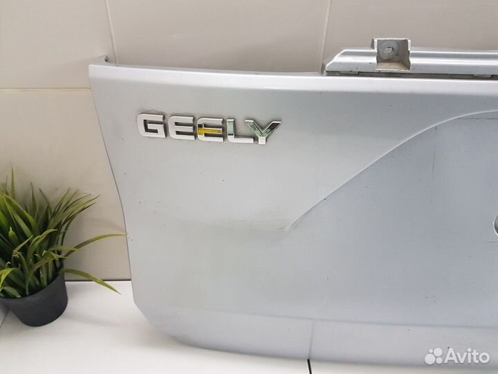 Накладка крышки багажника (Geely Atlas)