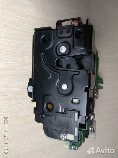 Дверной замок Volkswagen Passat B5