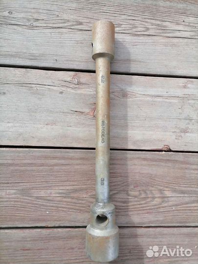 Балонный ключ 38*22