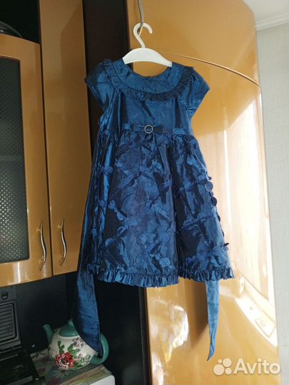 Продам пакет платьев для девочки 4-6 лет