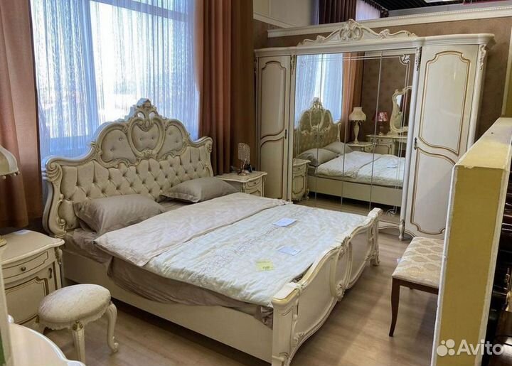 Спальный гарнитур