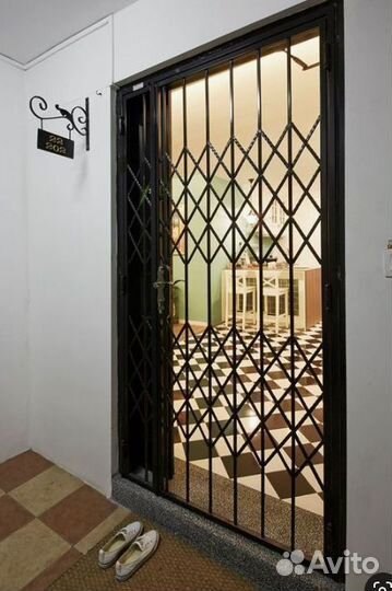 Решетка раздвижная металлическая Тип RR-4, ажурная