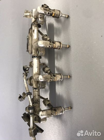 Топливная рампа с форсунками Mercedes W204 w212 E