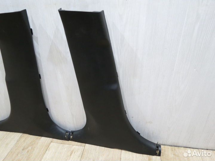 Обшивка средней стойки левая Kia Rio 3