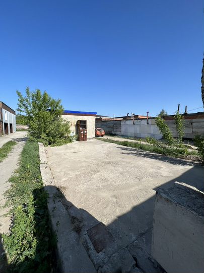 Машиноместо, > 30 м²