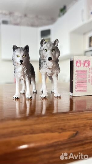 Фигурки Волки